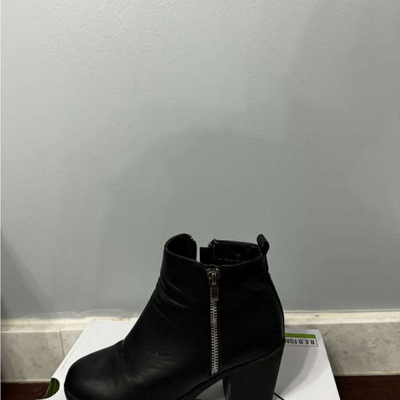 Boots - Picture 3 of 4